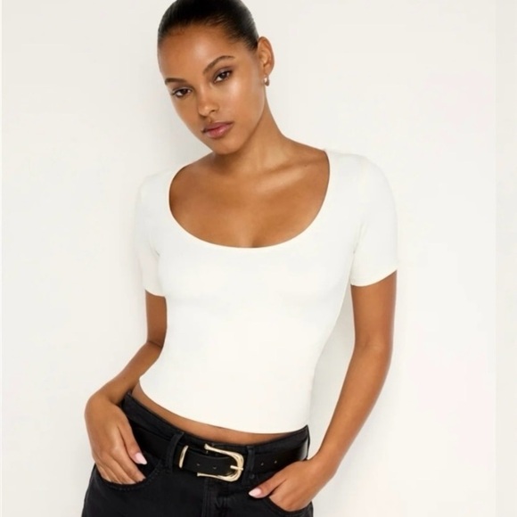 Good American Scuba Scoop Cropped Tee Short Sleeve in White Size Medium - Picture 1 of 8